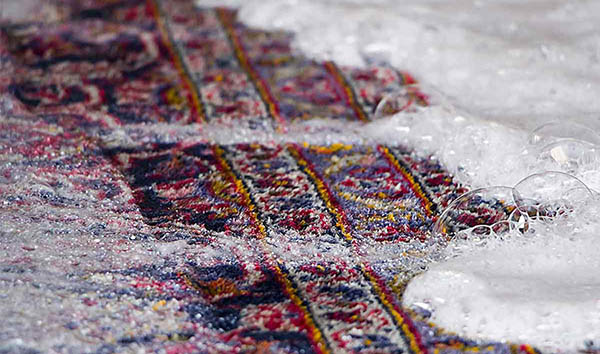 شستشوی فرش در قالیشویی سنتی